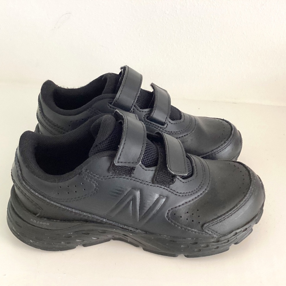 REDUCED new balance kids leather running walking shoes size US 13.5 Black NEW